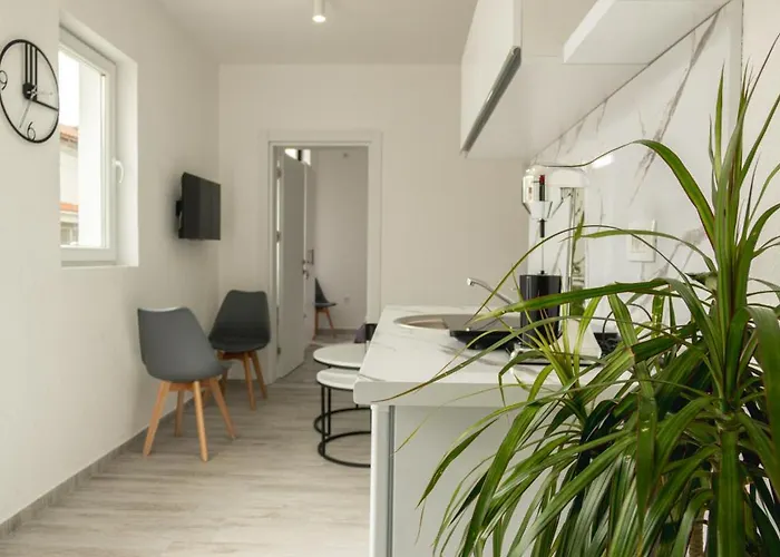 Fox Apartment